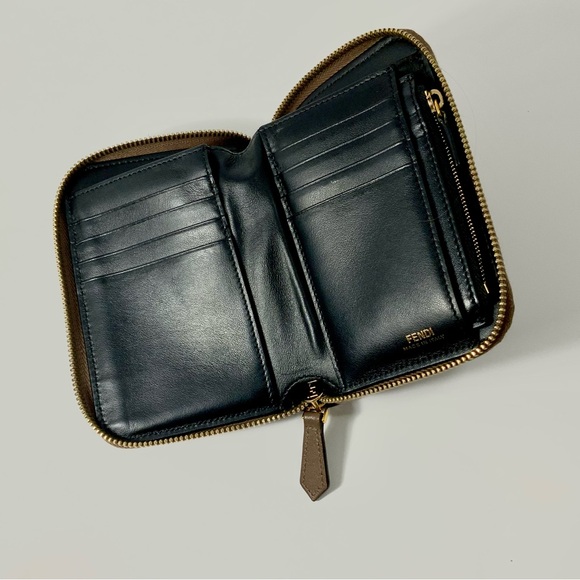 FENDI Bifold Wallet Visor
Way Leather Brown Women's
8M0401-6GM - Picture 11 of 16